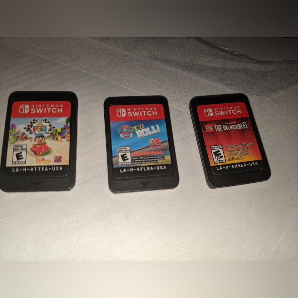 Nintendo switch bag with three games